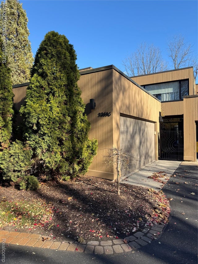 32696 Ravine Drive, Franklin village