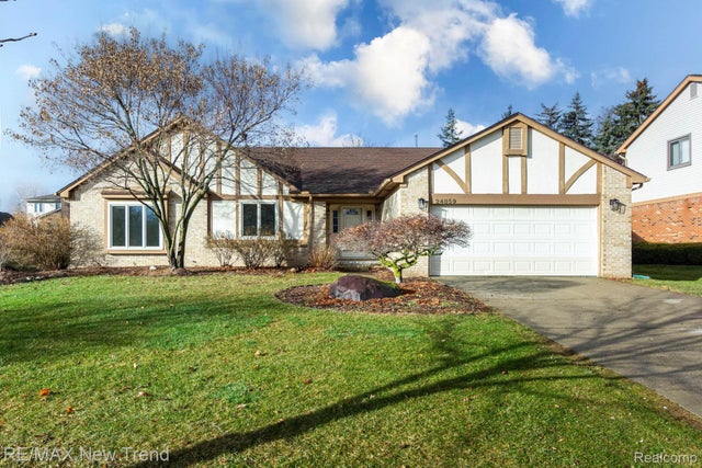 24859 White Plains, Novi city