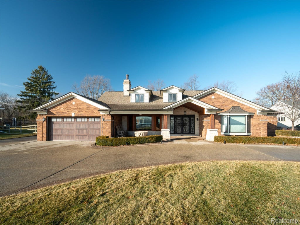 23750 E River Road, Grosse Ile township