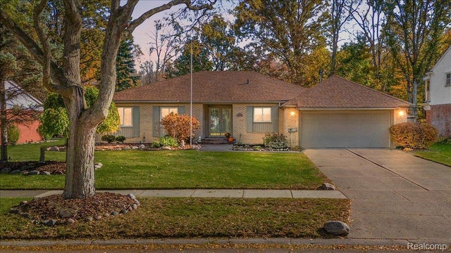 18406 Golfview Street, Livonia city