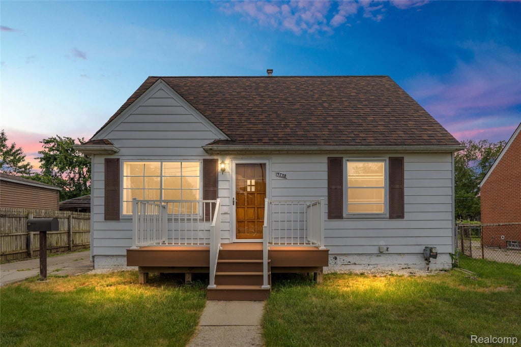 15738 Frazho Road, Roseville city