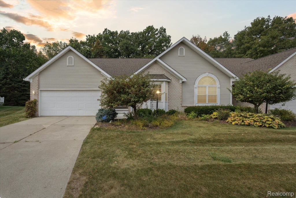 5128 Sandalwood Circle, Grand Blanc charter township