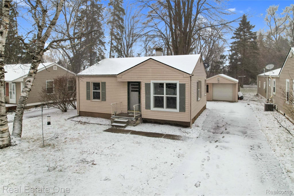 700 Whitney Street, Brighton city