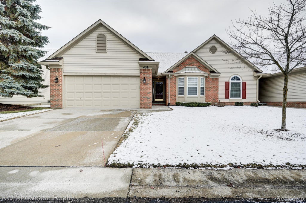 458 N Oak Drive, Commerce charter township