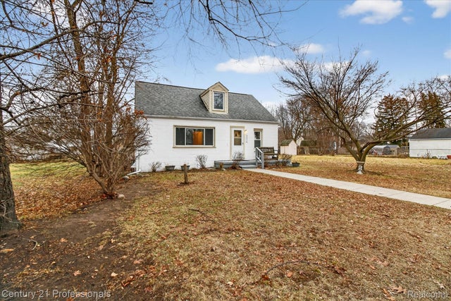 18292 Deering Street, Livonia city