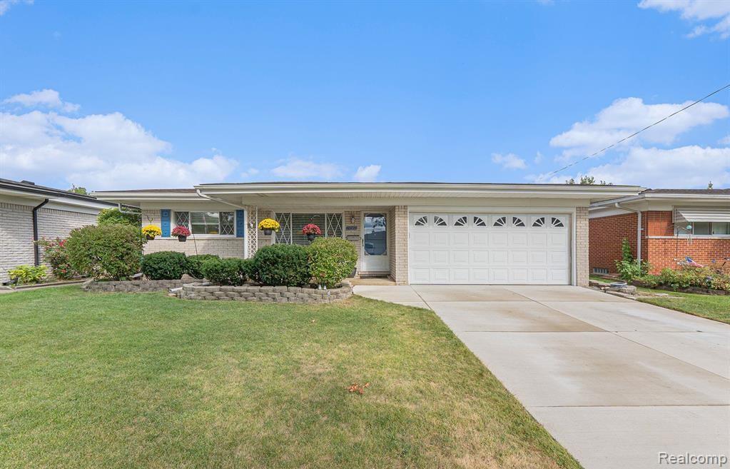 29362 Desmond Drive, Warren city