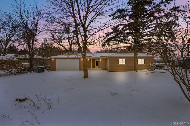 11341 Ember, Springfield charter township