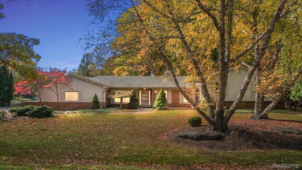 1932 Shore Hill Drive, Bloomfield Hills city