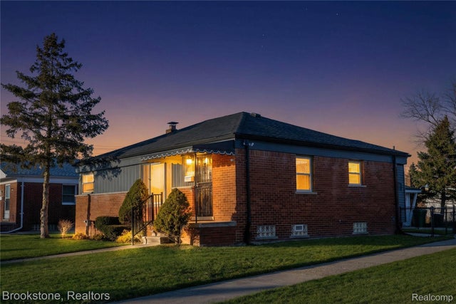 19155 Ash Avenue, Eastpointe city