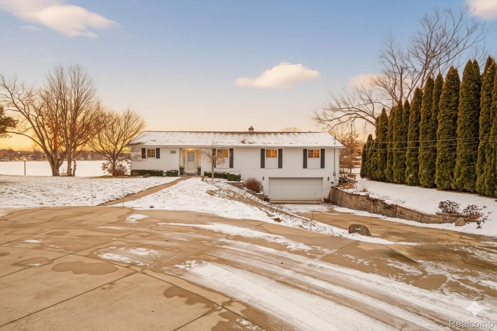 5124 Driftwood Drive, Commerce charter township