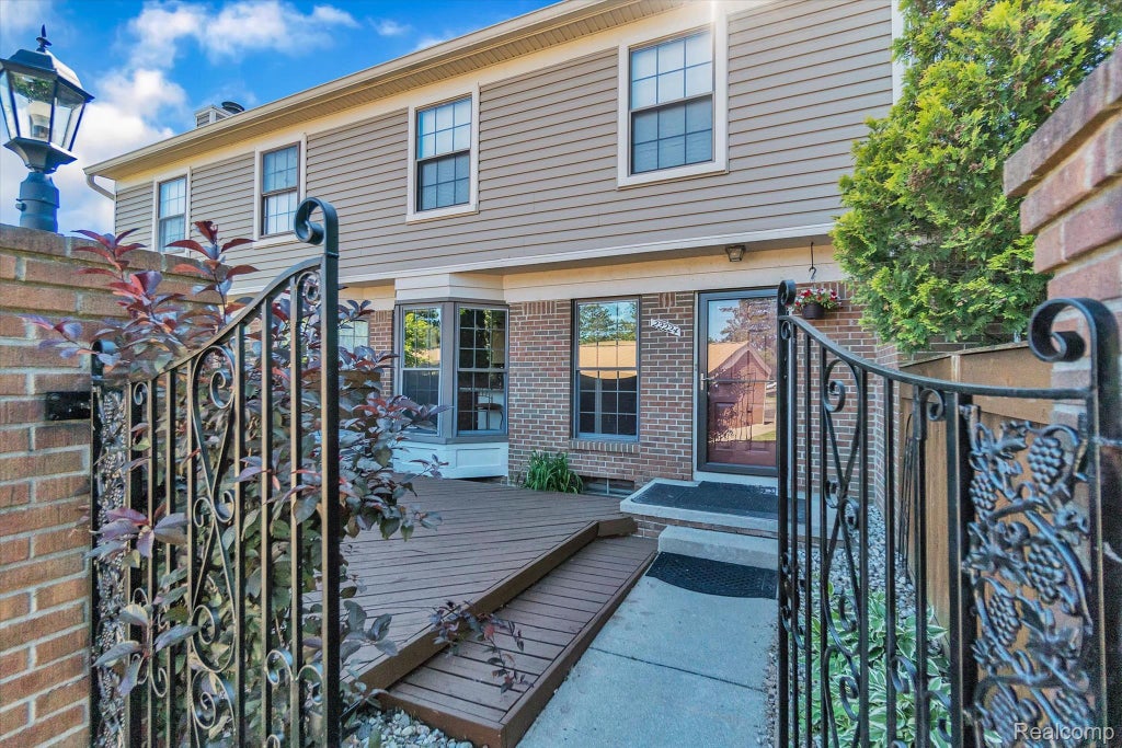 22224 Edgewater, Novi city