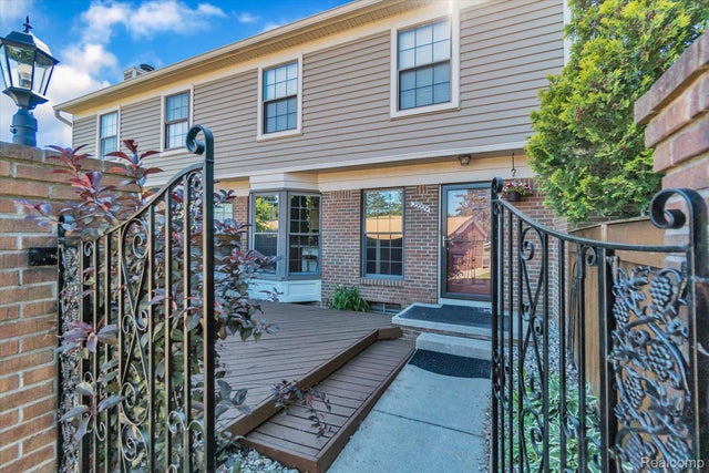 22224 Edgewater, Novi city