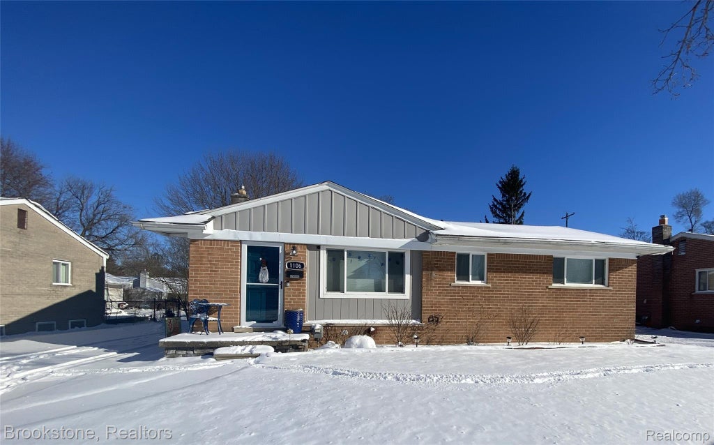 1106 Marion Drive, Holly village