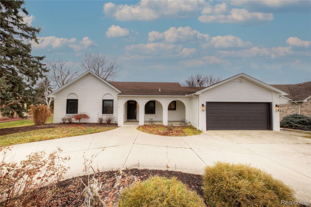 38016 Bloomfield Drive, Livonia city