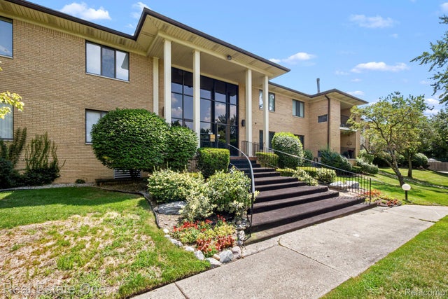 31915 W 14 Mile Road 247door B, Farmington Hills city