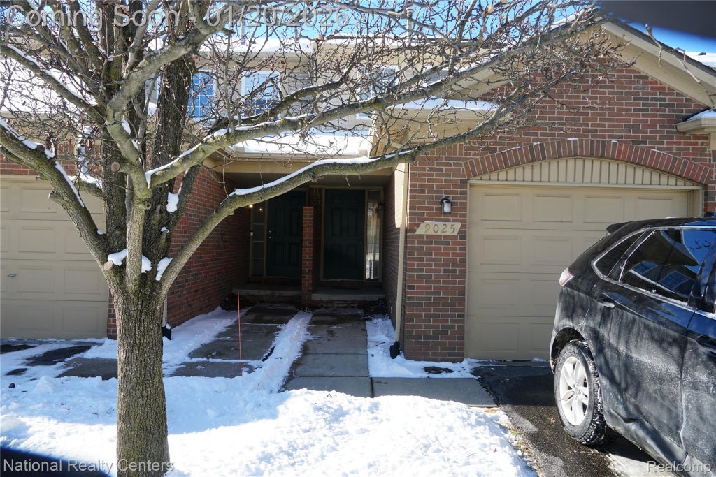 9025 Newport Way 24, Livonia city