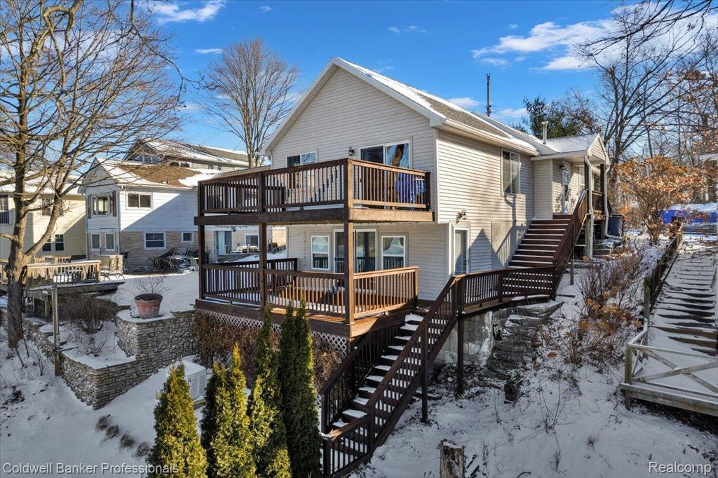 11050 Charles Drive, Argentine township