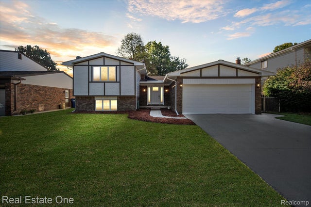 43051 Fernwood Street, Canton charter township