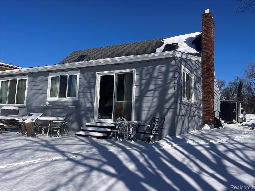 8252 Woodland Shore Drive, Brighton township