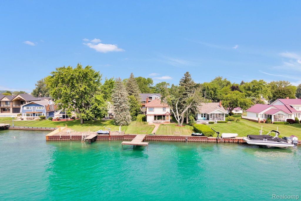 429 Edgewater, Algonac