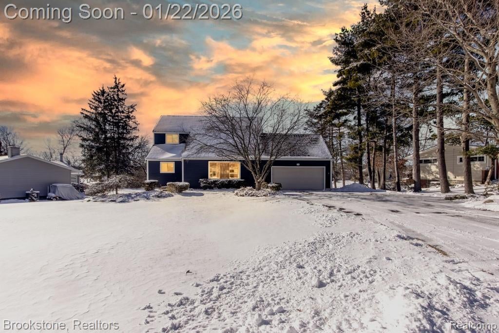 4188 Loch Drive, Highland charter township
