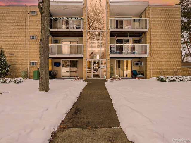 4905 Crooks A2 Road, Royal Oak city