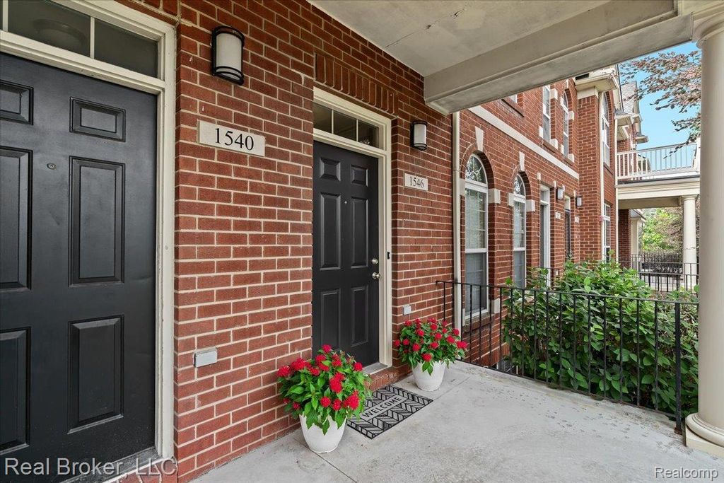 1546 Devon Lane, Troy