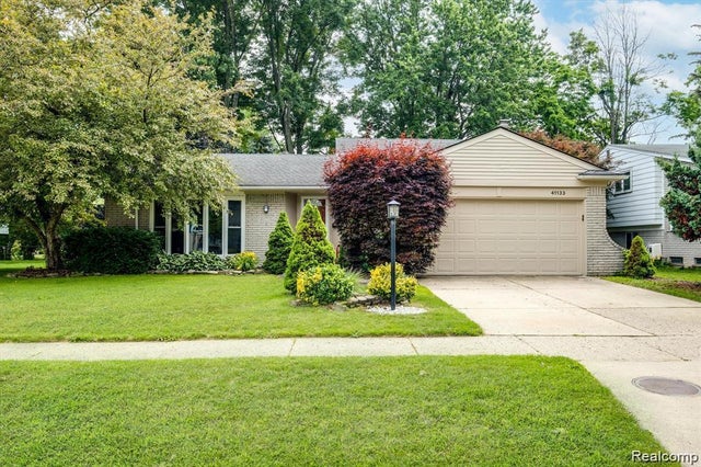 41133 Ivywood Lane, Plymouth charter township