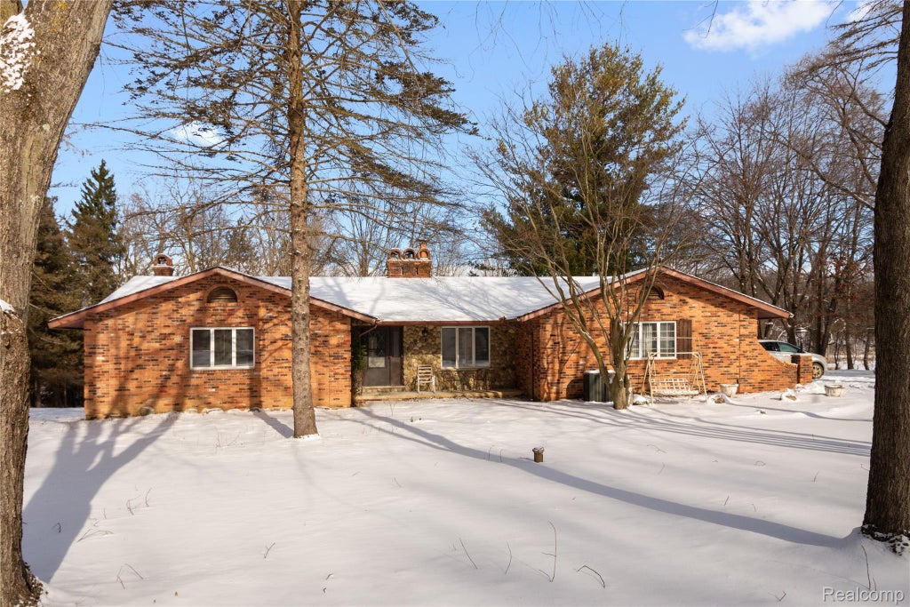 12155 Spencer Road, Brighton township