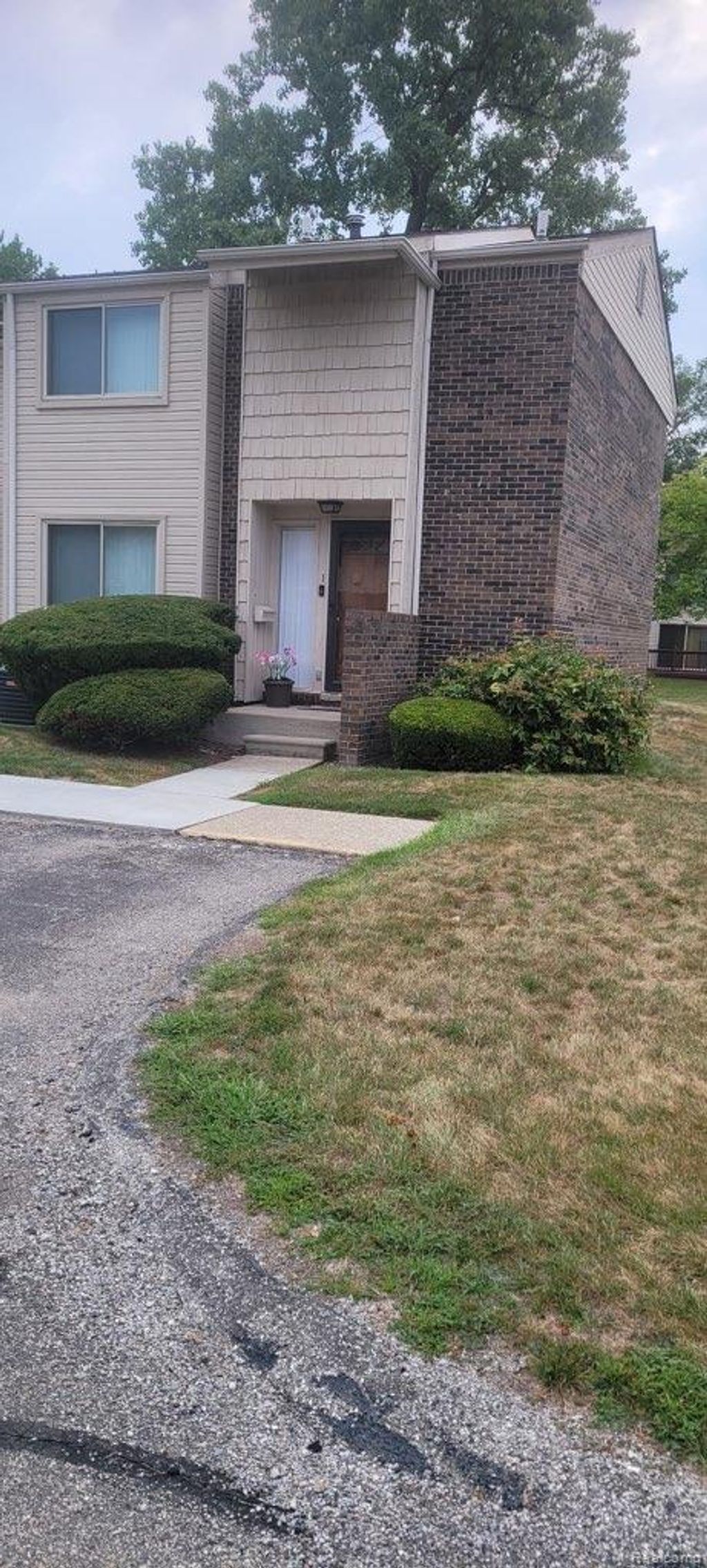 1 Fredericksburg Towne Street 1, Southfield