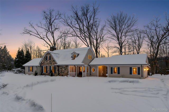 24924 Riverwood Drive, Franklin village