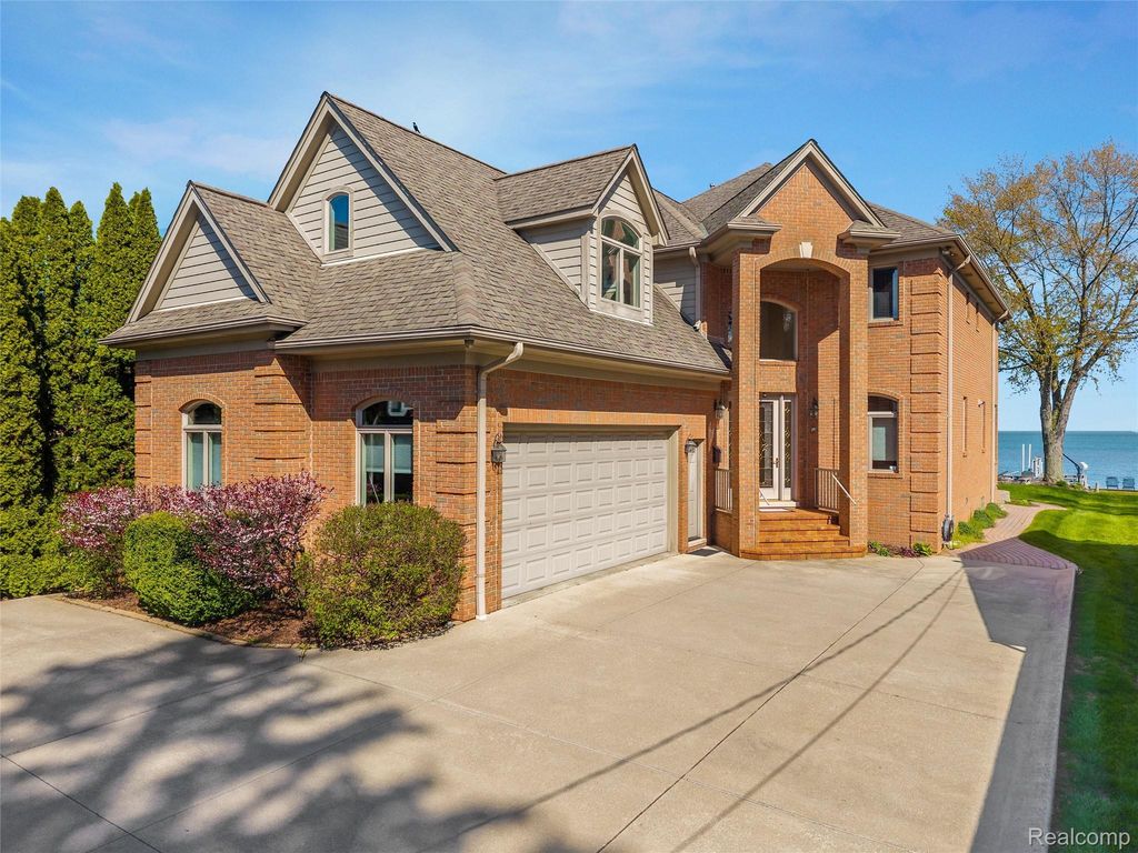 34330 Jefferson Avenue, Harrison Township