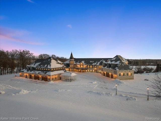 68050 Hillside Lane, Washington township