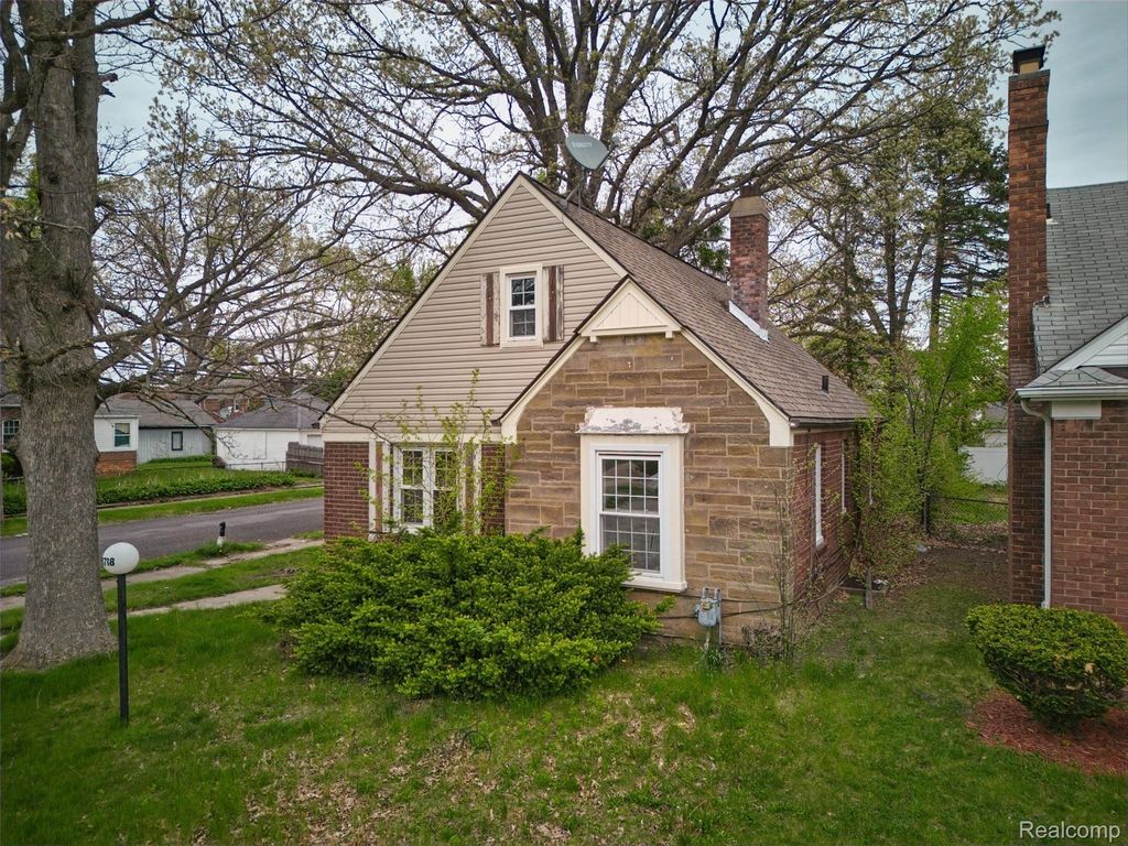 18718 Snowden Street, Detroit