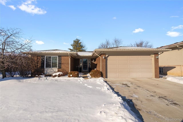 43818 Palisades Drive, Canton charter township