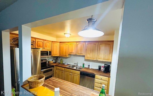 28418 W 8 Mile Road A5, Farmington Hills city