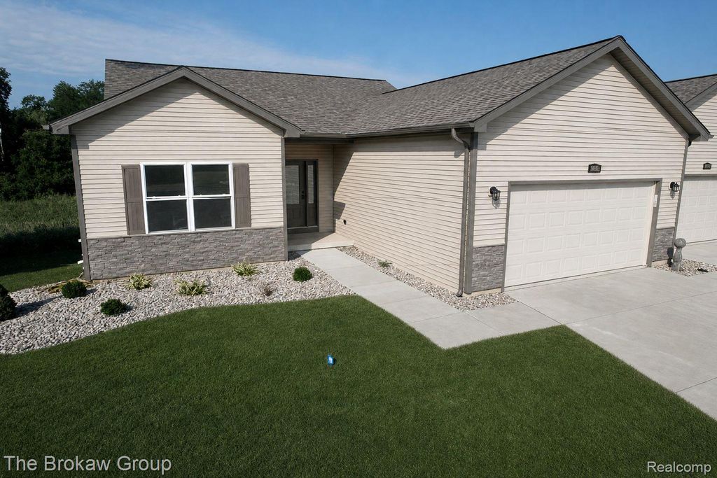 3365 Meadowridge Court, Richfield township