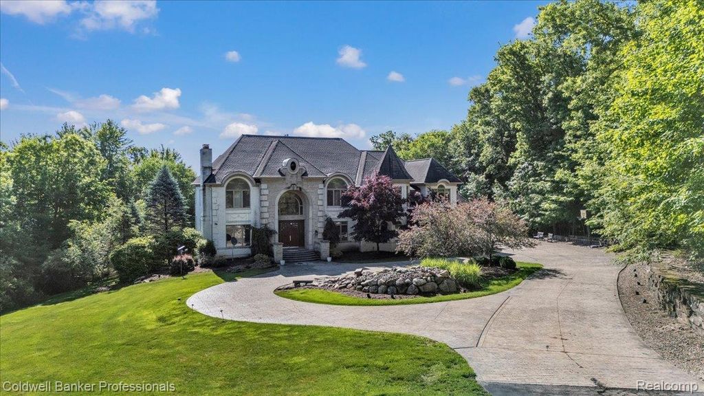 4359 Longview Drive, Elba township