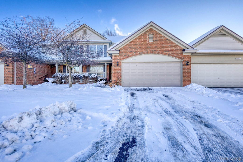 5964 Augusta Lane, Holly township