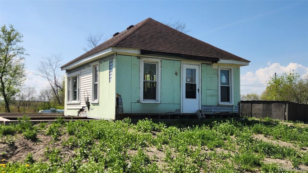10781 Armstrong Road, South Rockwood village