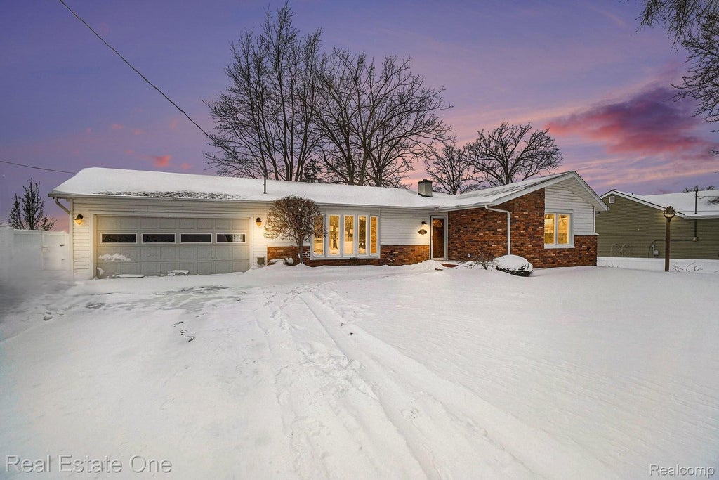 11422 Skyline Drive, Fenton charter township
