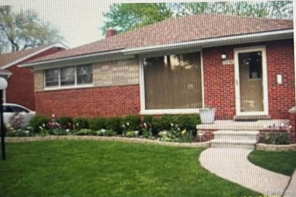 22130 Kenosha Street S, Oak Park city