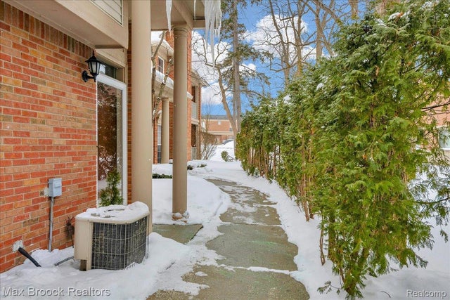 41 N Squirrel Road, Auburn Hills city