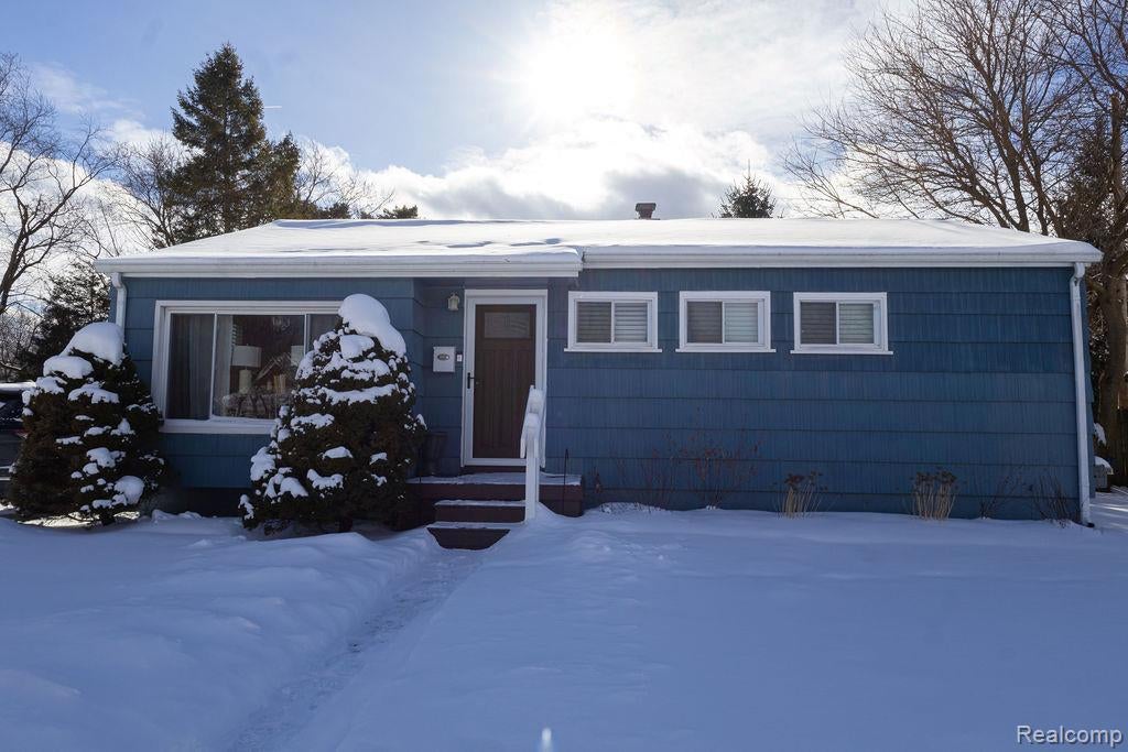 823 Southwood Drive, Fenton city