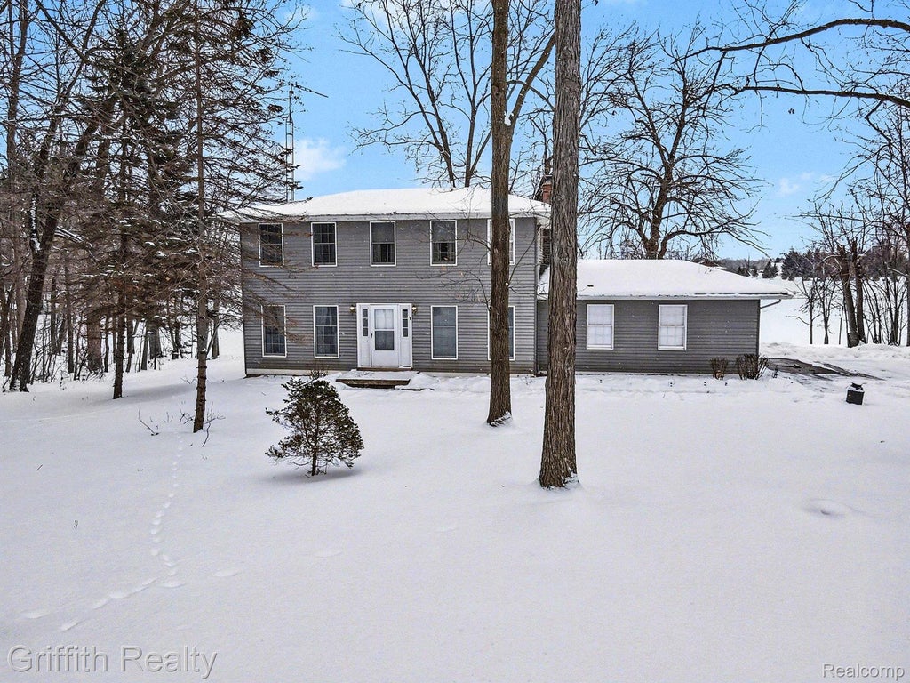 4742 Crandall Road, Howell township