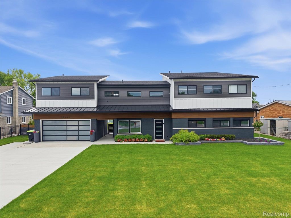 37645 Lakeville Street, Harrison charter township