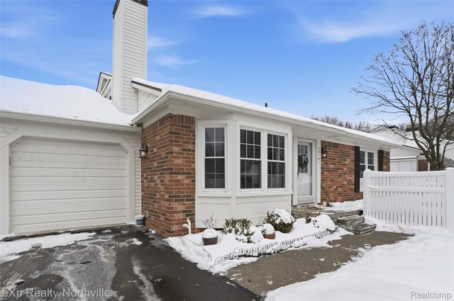 42161 Mill Race Circle 32, Plymouth charter township