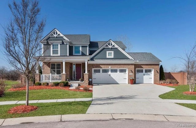 830 Lake Woods Drive, Canton charter township