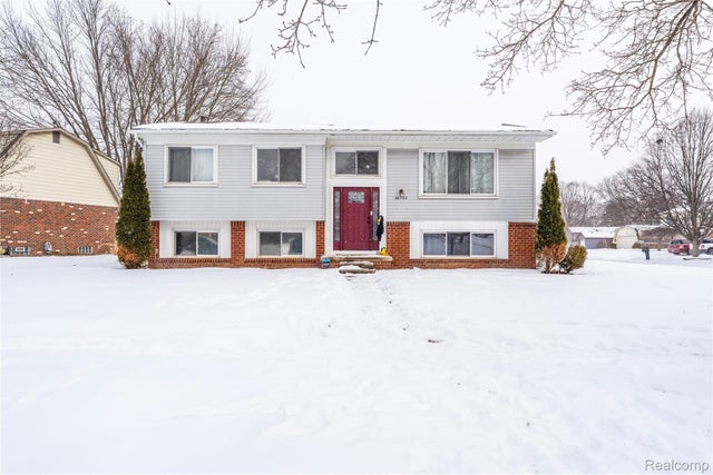 44760 Gregory Lane, Plymouth charter township