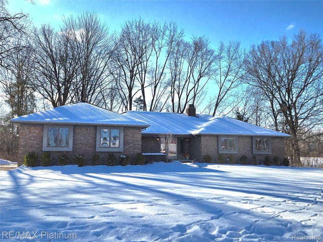 30477 Pickford Street, Livonia city